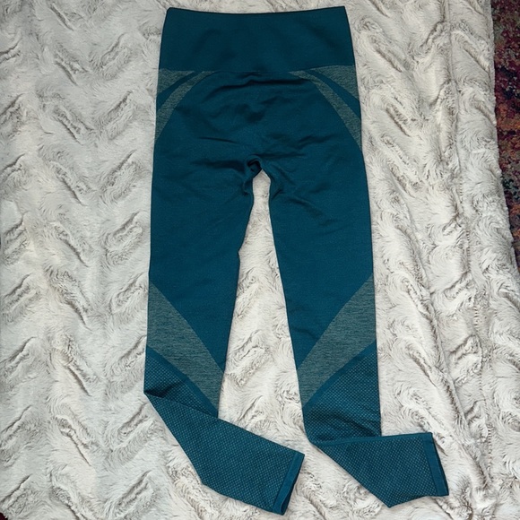 🩵Fabletics Seamless Dot Leggings🩵 - Picture 9 of 12